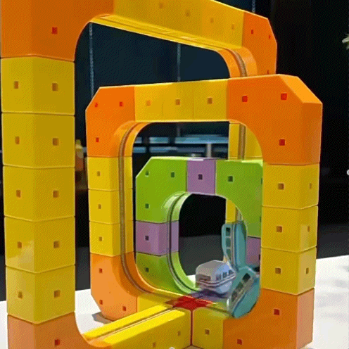 MagTrack Pro - Costruttore di Ferrovia Elettrica Magnetica (Edizione Limitata) con Treno Ricaricabile USB