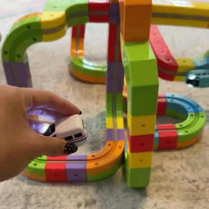 MagTrack Pro - Costruttore di Ferrovia Elettrica Magnetica (Edizione Limitata) con Treno Ricaricabile USB